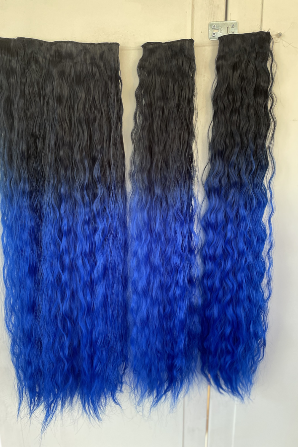 Siyah Mavi Afro Dalgalı Uzun Yarım Ay Saç – 3 Parça Çıt Çıt 80cm. 270 gr. VIP SERI Siyah Mavi Afro Dalgalı Uzun Yarım Ay Saç – 3 Parça Çıt Çıt 80cm. 270 gr. VIP SERI