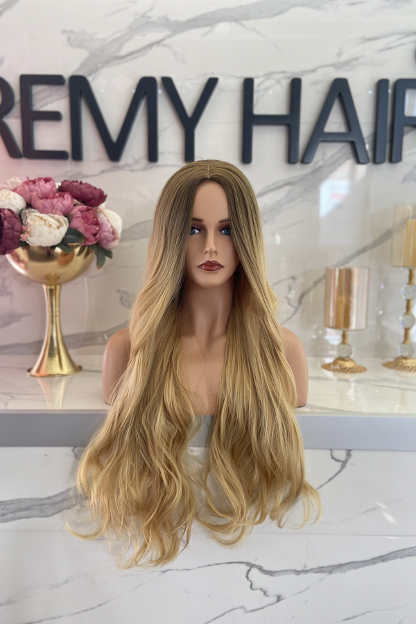 Koyu Kumral Yoğun Dalgalı Uzun Fiber Sentetik Peruk Koyu Kumral Yoğun Dalgalı Uzun Fiber Sentetik Peruk